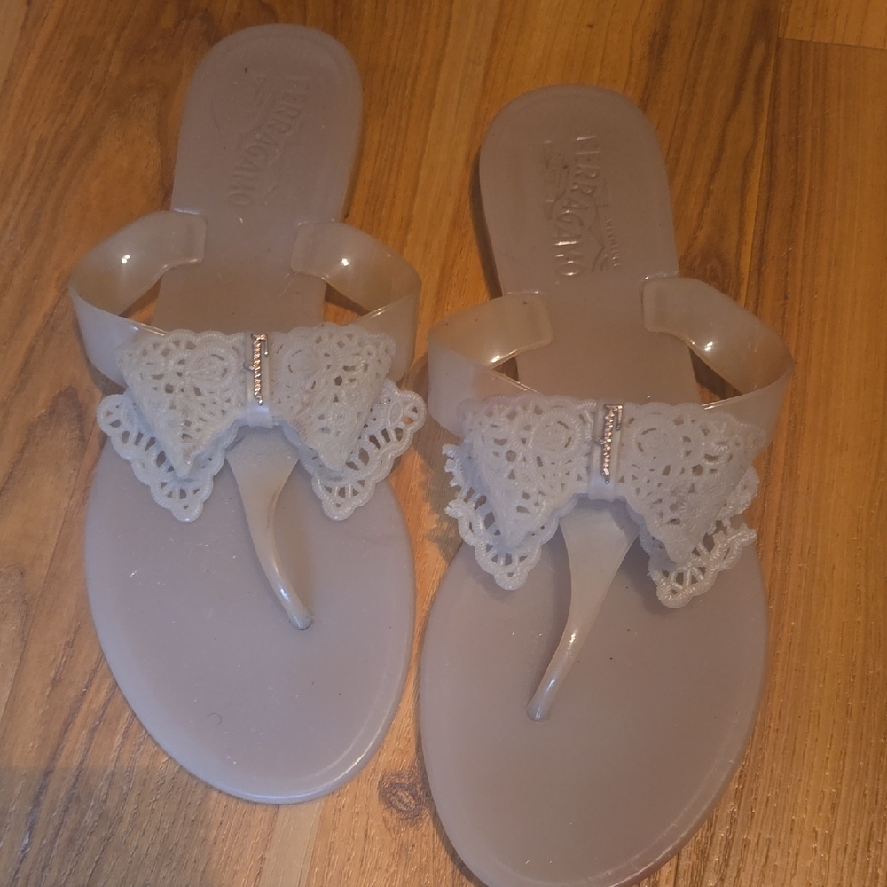 Lace Bow Ferragamo Jelly Thong Sandals -beige